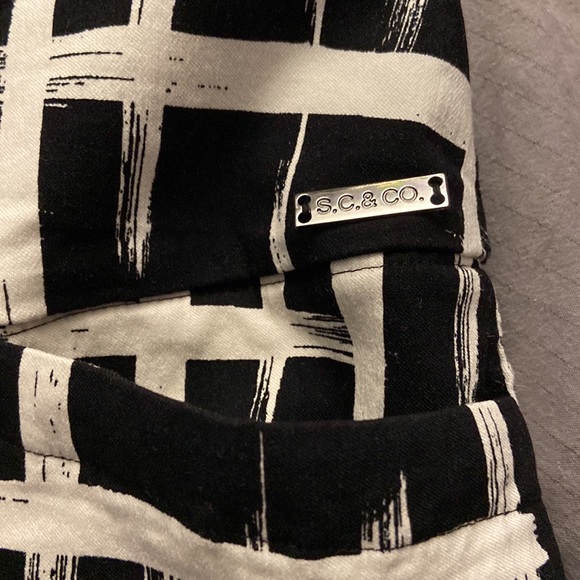 S.C. & CO. Skort! Like new ! Stretchy - Picture 2 of 7